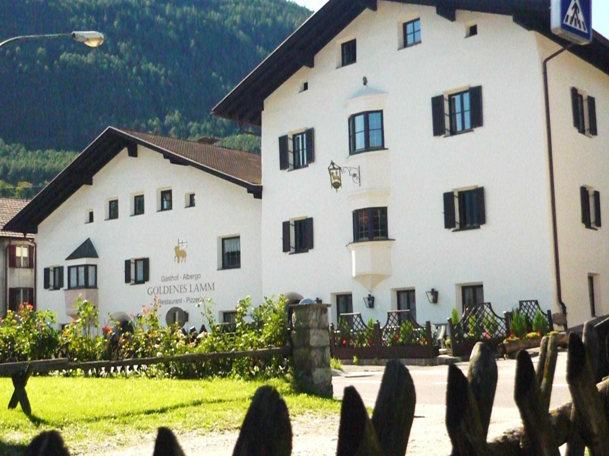 Gasthof Goldenes Lamm Varna Esterno foto