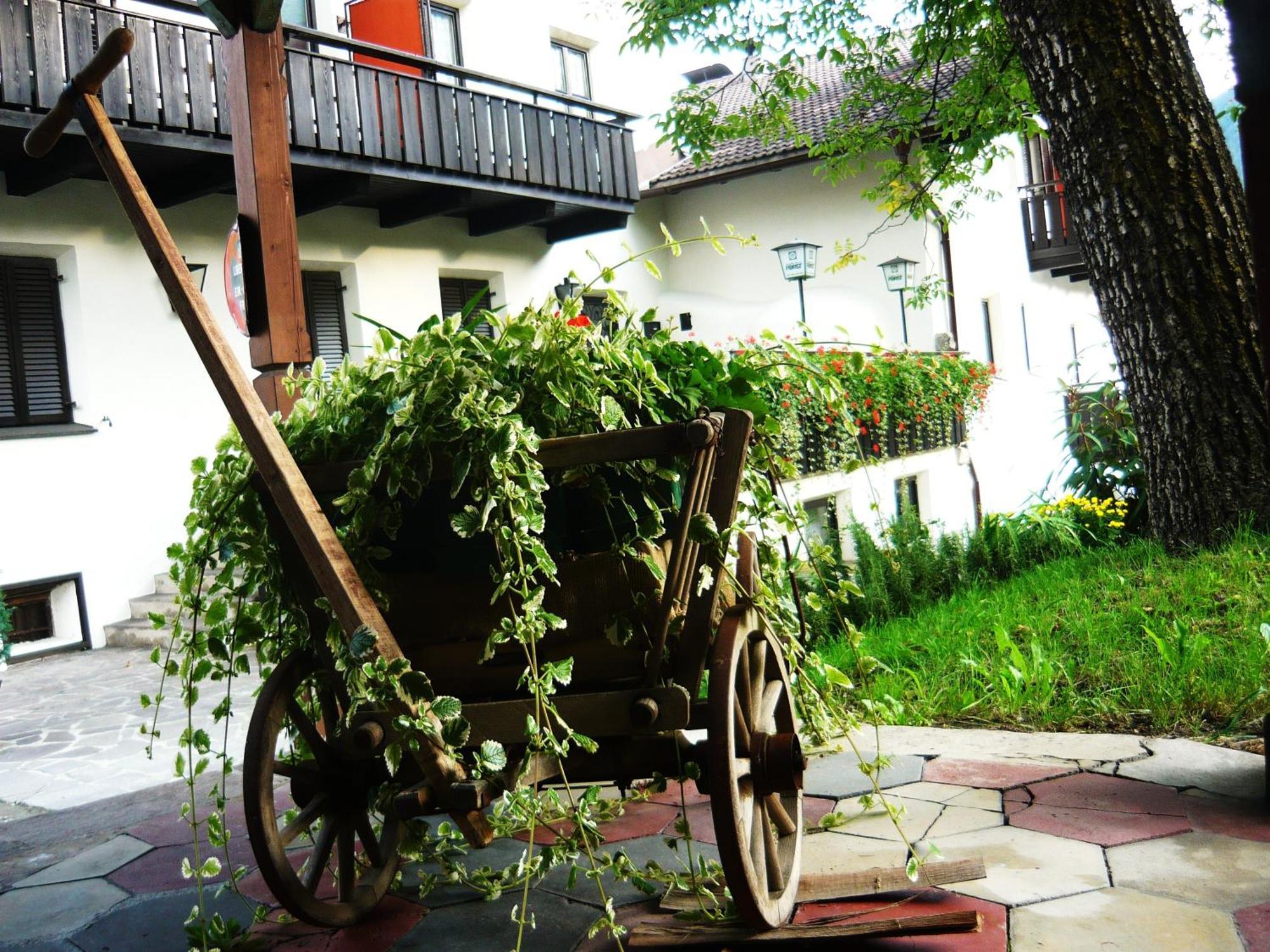 Gasthof Goldenes Lamm Varna Esterno foto